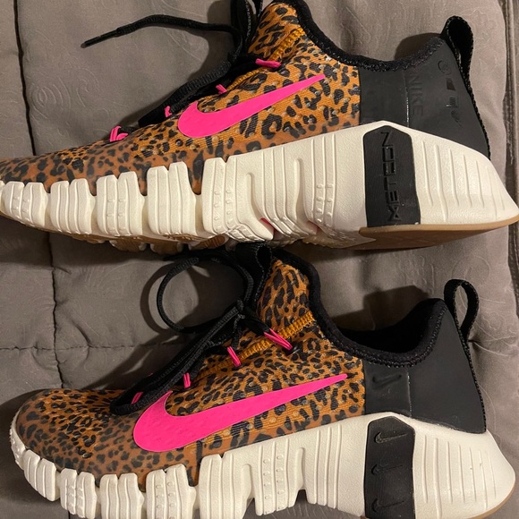 2020 wmns free metcon 3 leopard print